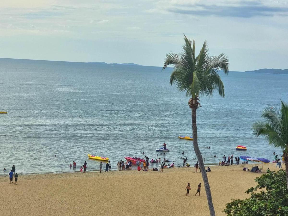 Happy Jomtien - Beachfront Esterno foto